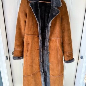 Overland reversible, jacket . Elegant Tan Teddy Jacket with Gray Accents